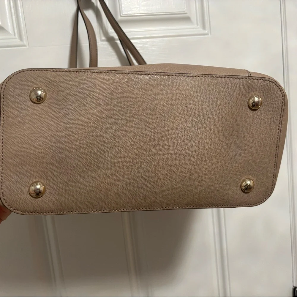 Michael Kors Jet Set Tote – Tan Saffiano Leather – Authenticated – Gold Hardware